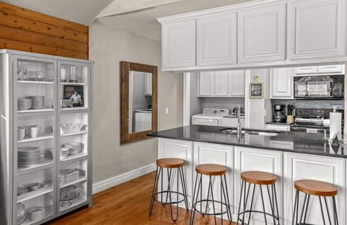 Rogers House | Luxury Oasis: Beaver Lake Retreat for 12 Guests