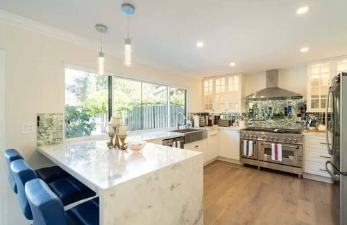 Bay Ho House | Luxury Oasis with Designer Elegance