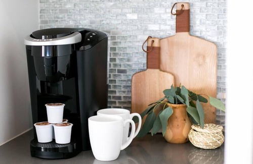 Cox Heights House | Luxury Oasis with Pool Sleeps 7 - Close to Old Town!