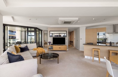Mount Maunganui Apartment | Luxury Ocean Views - Heated Pool, Main Beach & Gym