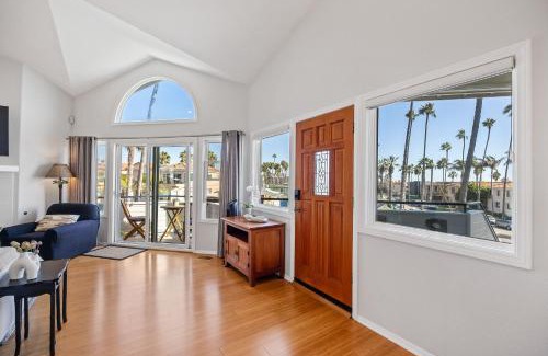 Townsite House | Luxury Ocean View Townhouse Steps to Sandy Beach