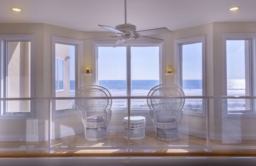 West Hampton Dunes House | LUXURY OCEANFRONT HOUSE W/POOL & HOT TUB FACING THE OCEAN-FALL/WINTER DEALS!