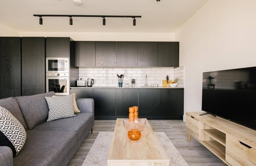 East Acton Apartment | Luxury One Bedroom Flat City skyview