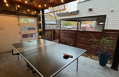 Chestnut House | Luxury pad close to everything! 5min to Moody, 6th, & Rainey