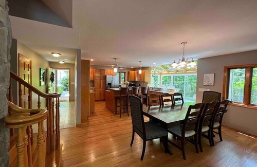 Southmont House | Luxury Paradise Awaits on the Lakefront