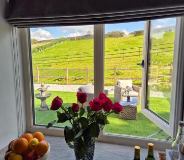 Belper House | Luxury Peak District Stone Barn With Horses - Dog Friendly - Near Chatsworth, Bakewell, Alton Towers