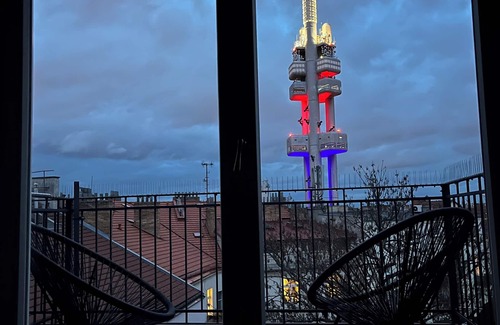 Zizkov Apartment | Luxury Penthouse in Prime location, TV with HBO Max and other Sports programs.