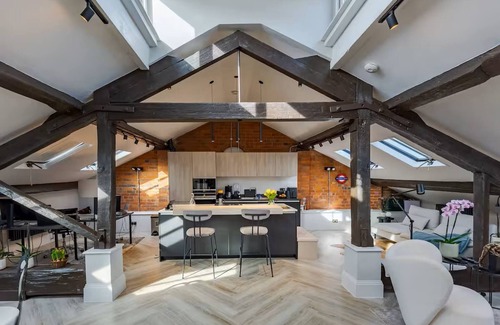 Birmingham City Centre Apartment | Luxury Penthouse St Chads Snowhill