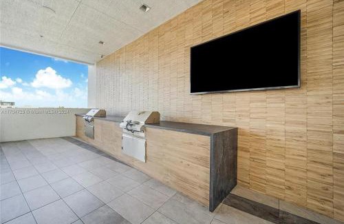 Northeast Miami Apartment | Luxury Penthouse Water Views Massive Terrace