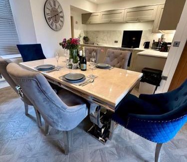 Bowness-on-Windermere House | Luxury Pet Friendly 3 Bedroom Home with Copper Bath