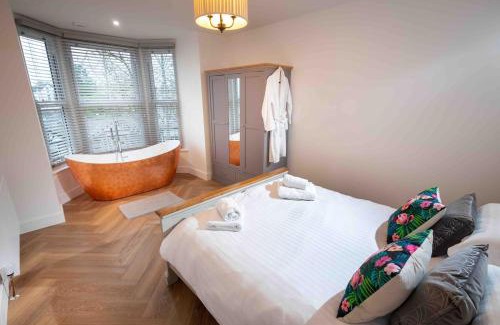 Bowness-on-Windermere House | Luxury Pet Friendly 3 Bedroom Home with Copper Bath