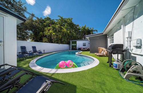 Ives Estates Villa | Luxury Pool Villa 5BD 4BA