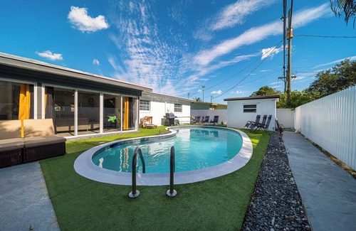 Ives Estates Villa | Luxury Pool Villa 5BD 4BA