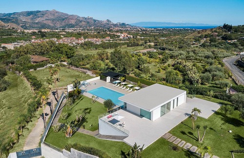 Calatabiano Villa | Luxury pool villa near Taormina, Sicily