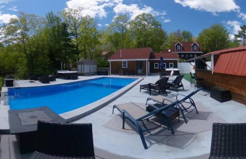 Bucksport House | Luxury Poolside Suite with Views + Private Hot Tub