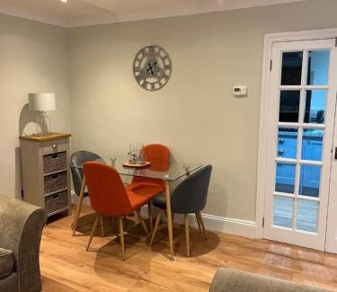 Cheltenham Apartment | Luxury Refurbished 2 Bedroom Regency Apartment