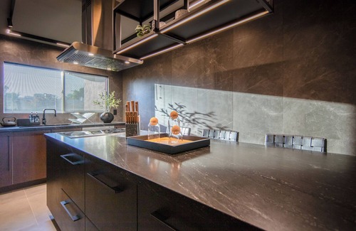Winchester House | Luxury Resort-Style DESIGNER HOUSE, minutes to Strip +POOL +SPA