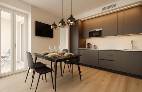 Iseo Apartment | Luxury Retreat in Iseo - Jacuzzi, Balcony & Wi-Fi in the Heart of Town