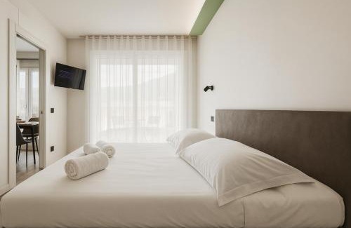 Iseo Apartment | Luxury Retreat in Iseo - Jacuzzi, Balcony & Wi-Fi in the Heart of Town