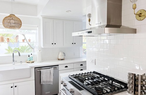 Encinitas House | Luxury Romantic Cottage + SEA STEPS TO MOONLIGHT in Phenomenal Encinitas