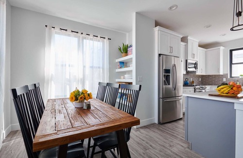 Littleton House | Luxury Rowhome 🏔 Mountain Views Littleton Main St
