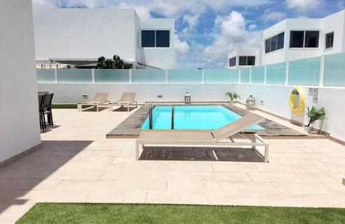 Playa Blanca Villa | LUXURY RUBICON Jacuzzi y Piscina