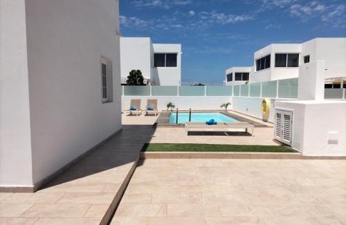 Playa Blanca Villa | LUXURY RUBICON Jacuzzi y Piscina