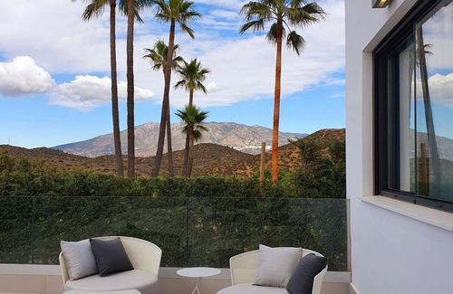 El Faro Apartment | Luxury Santa Barbara heights - Terrace pools, close to the ocean