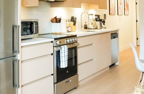 Lower Lonsdale House | Luxury Scandinavian Suite Retreat | Cozy and Bright | North Vancouver