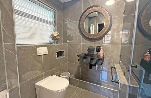 Sea Point Apartment | Luxury Seapoint One-Bedroom secure apartment with on-premise parking