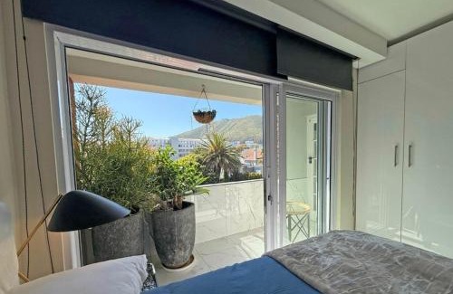 Sea Point Apartment | Luxury Seapoint One-Bedroom secure apartment with on-premise parking