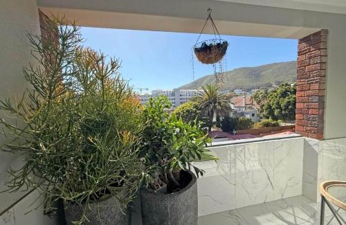 Sea Point Apartment | Luxury Seapoint One-Bedroom secure apartment with on-premise parking