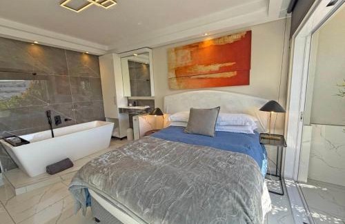 Sea Point Apartment | Luxury Seapoint One-Bedroom secure apartment with on-premise parking