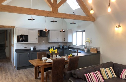 Hendrerwydd House | Luxury Secluded Barn With Private Hot Tub