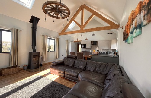Hendrerwydd House | Luxury Secluded Barn With Private Hot Tub