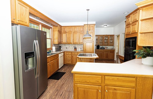 Athens Cabin | Luxury secluded mountain view cabin| Theater | Hottub | Firepit