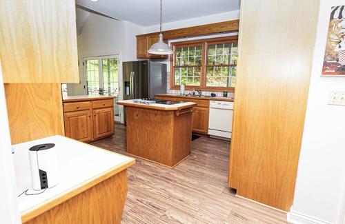 Athens Cabin | Luxury secluded mountain view cabin| Theater | Hottub | Firepit