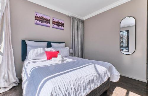 Greater Johannesburg Metropolitan Area Apartment | Luxury & Secure apartment - Fourways