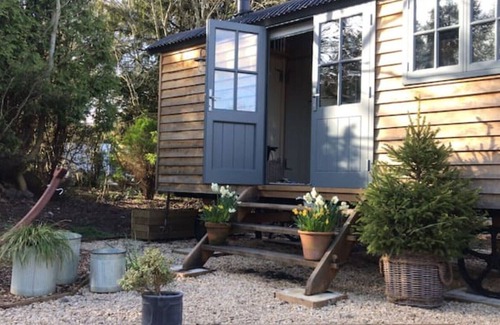 Frampton on Severn Cabin | Luxury Shepherds Hut Juliet