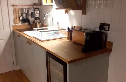 Polegate Cabin | Luxury shepherd's hut with sunset veiws