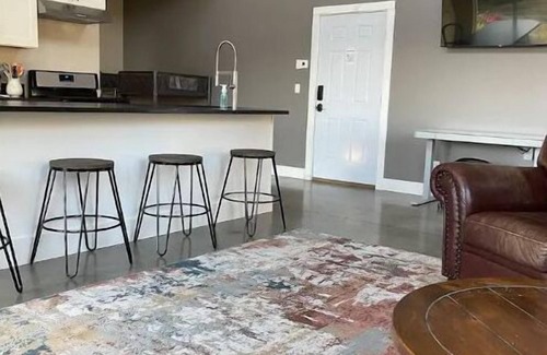 Mount Vernon Apartment | Luxury shome, views above Skagit Valley- EV charge
