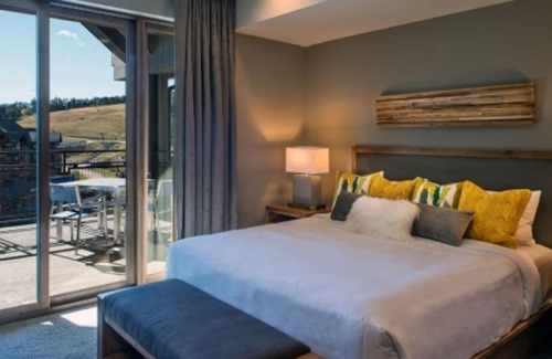 Peak 8 Resort | Luxury Ski-In/Out Suite. Grand Colorado Peak 8. 1BR King + Queen Sofa. Sleeps 4!