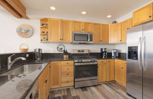 Saddle Ridge House | Luxury Ski-in/Ski-out Moonlight Basin Townhome - Hot Tub - Lone Peak Views