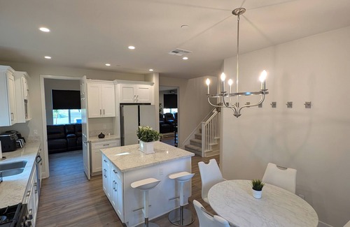 Pomona House | Luxury Spa Resort: Pool, Jacuzzi, Sauna, Waterfalls, Koi Pond, Putting Greens