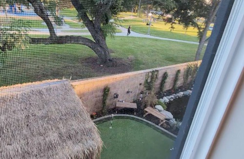 Pomona House | Luxury Spa Resort: Pool, Jacuzzi, Sauna, Waterfalls, Koi Pond, Putting Greens