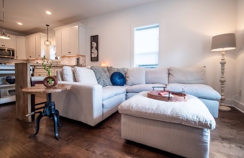 East Nashville House | Luxury Space 5 Min To Downtown with Hot Tub