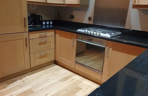 Sunderland Apartment | Luxury, Spacious 2 Bed Apartment with FREE AMPLE OFF ROAD PARKING!