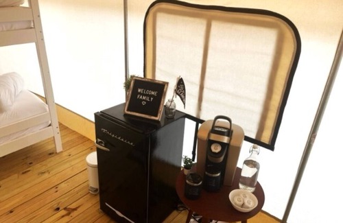 Delta RV Rental | Luxury Spacious Glamping, Lake View, Grill, Pool, Pet Friendly, Swim