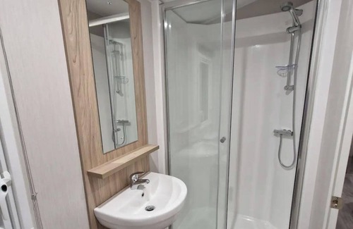 Colchester Cabin | Luxury Static Caravan Sleeps 6 Coopers Beach