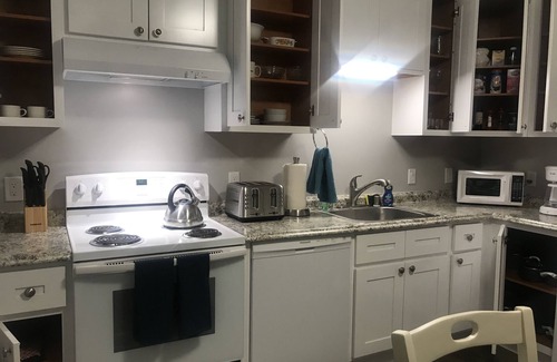 Cambrian Apartment | Luxury stay near Oakridge Mall for vacation/work